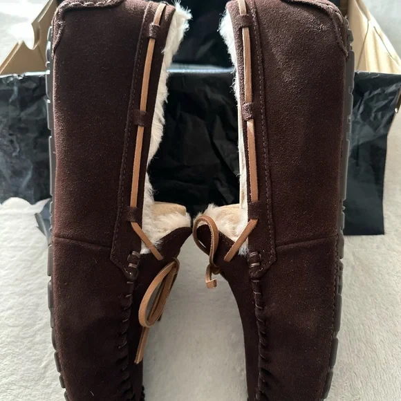 New UGG Olsen Brown Suede Moccasins with Plush Lining - Picture 4 of 8